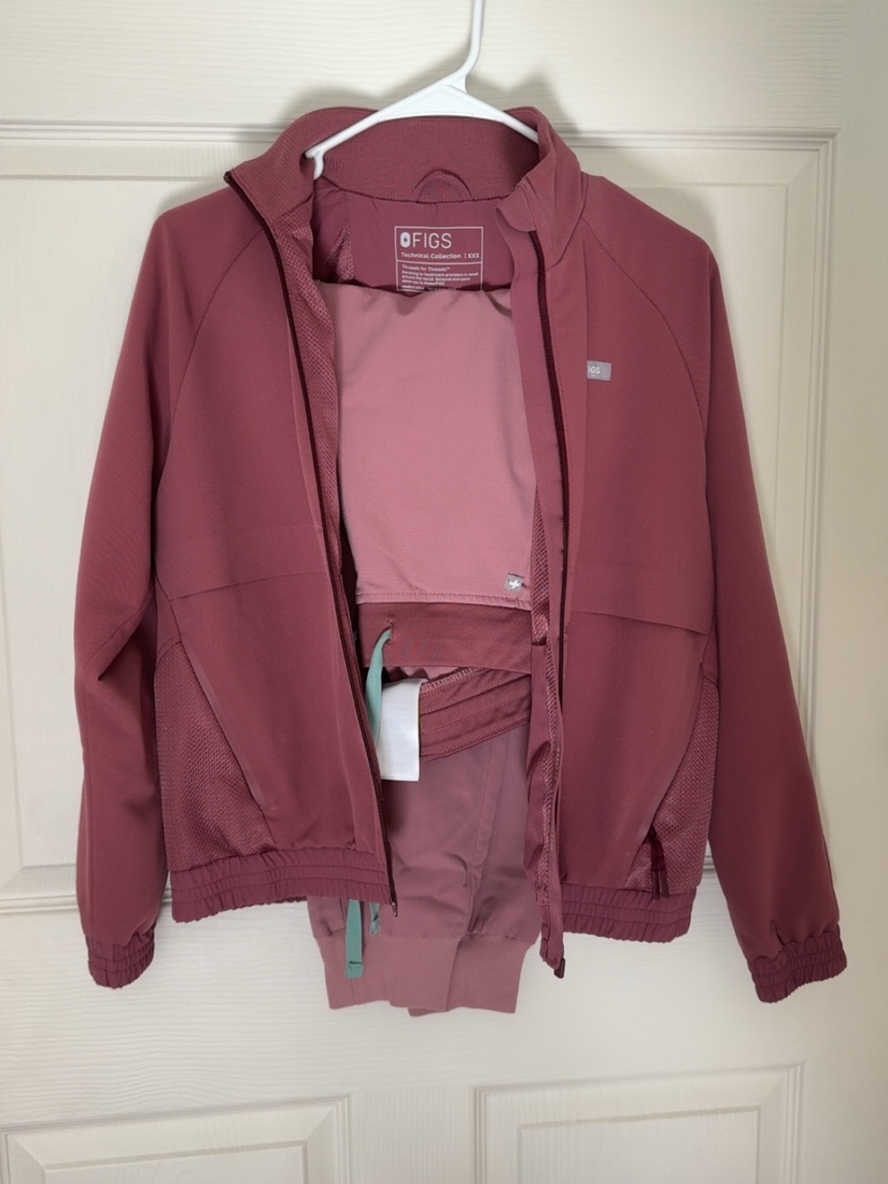 Figs 3 piece SET, XXS jacket, xs top & sp joggers